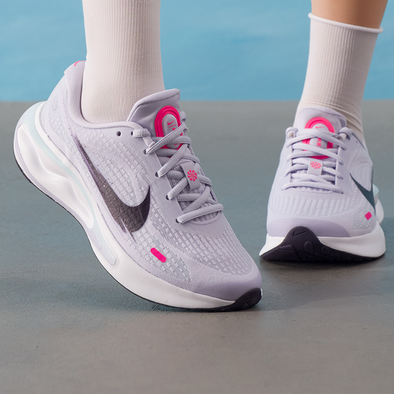 Tênis Nike Feminino Original L - Lightweight Road Running Shoes avaliação e preço